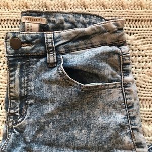 Acid washed skinny jeans with stretch